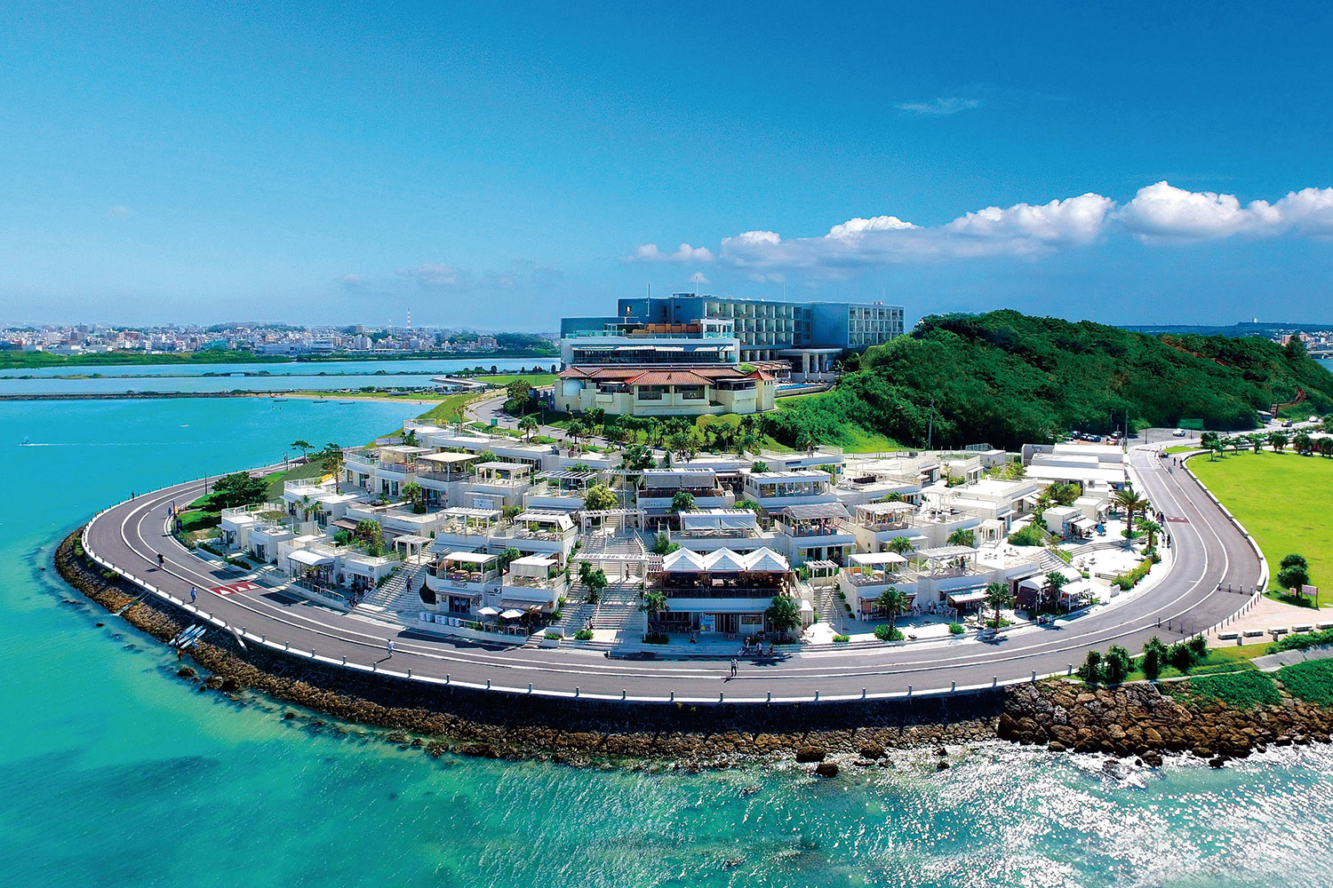 ロケ地：沖縄県「瀬長島ウミカジテラス」