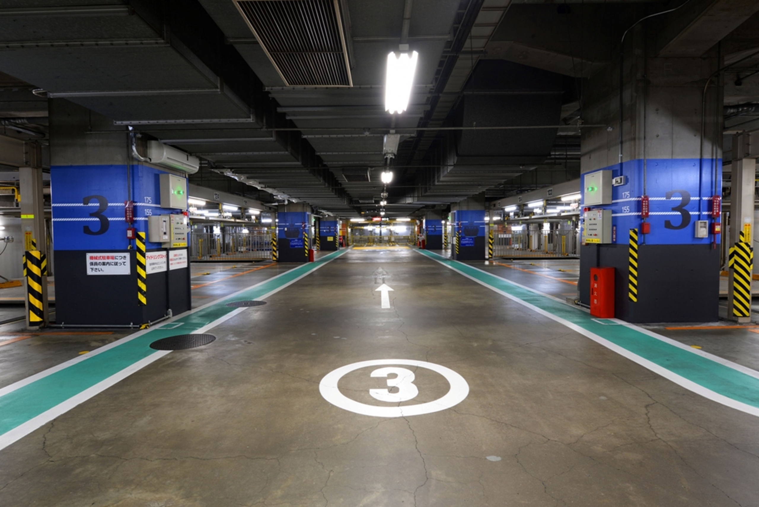 横浜駅東口地下駐車場サインリニューアル計画|株式会社 スペース 横浜駅東口地下駐車場サインリニューアル計画|株式会社 スペース