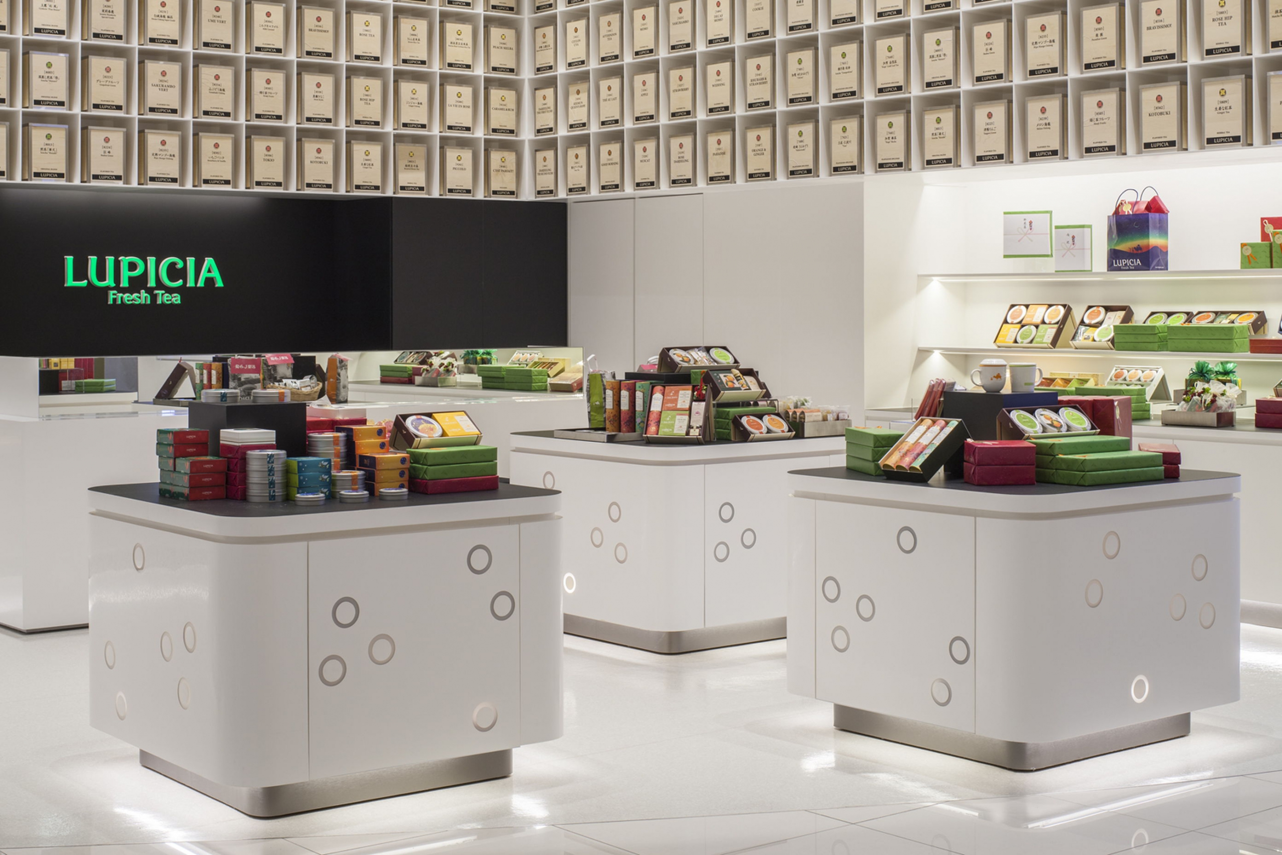 LUPICIA アリオ鷲宮店｜株式会社 スペース
