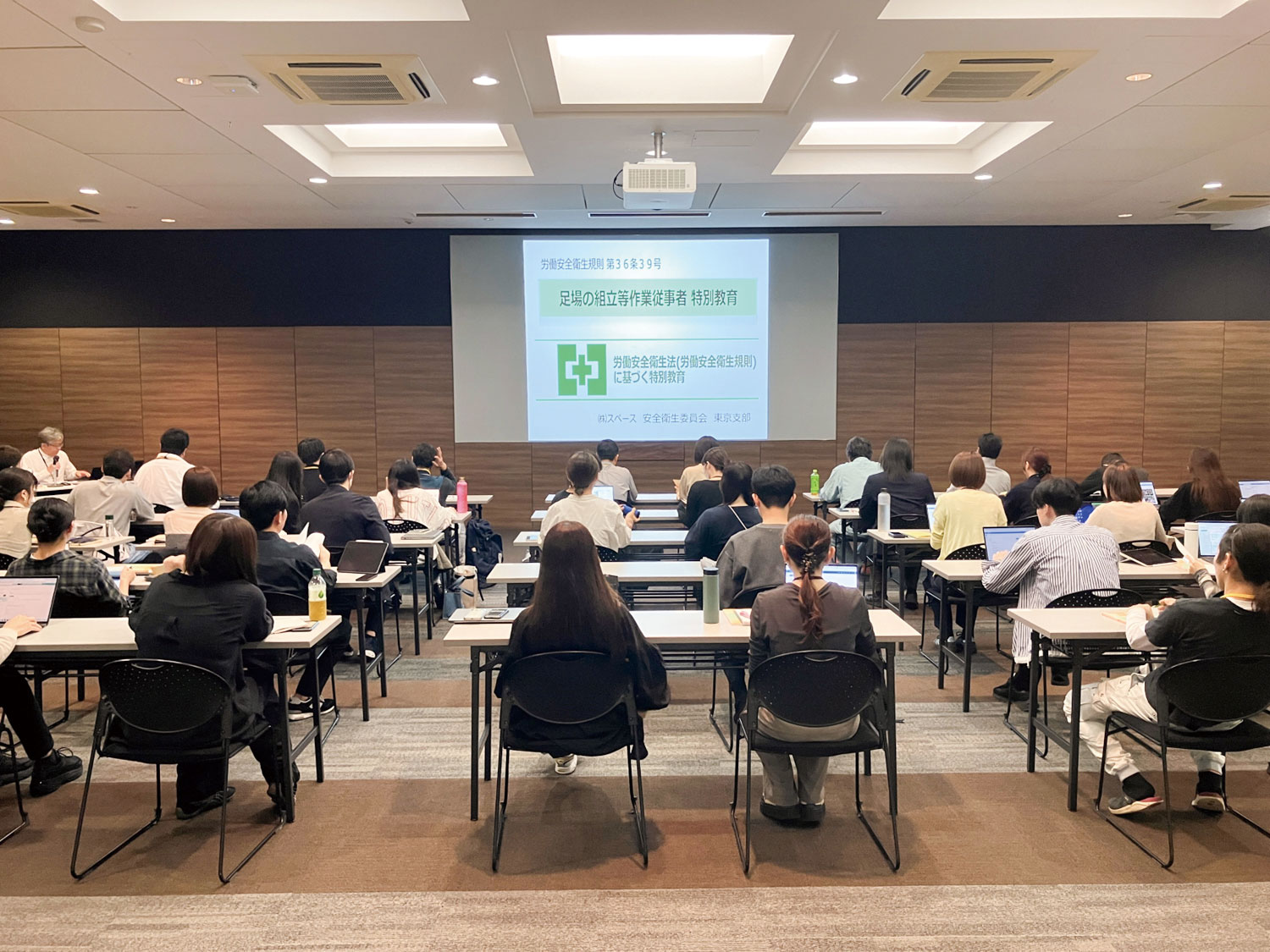 足場の組立等作業従事者特別教育の様子